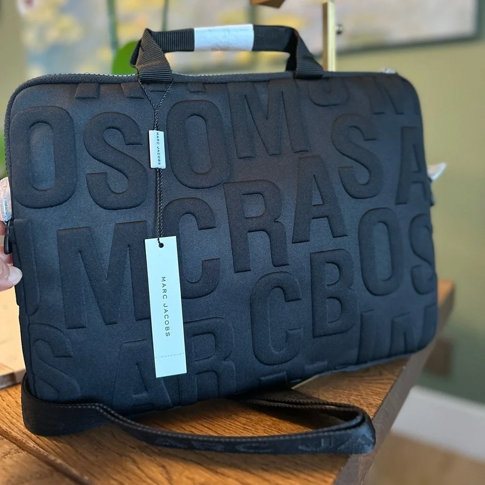 NWT! NEW! Marc Jacobs Jumbo Logo Contrast Embossed Laptop Bag with Logo strap